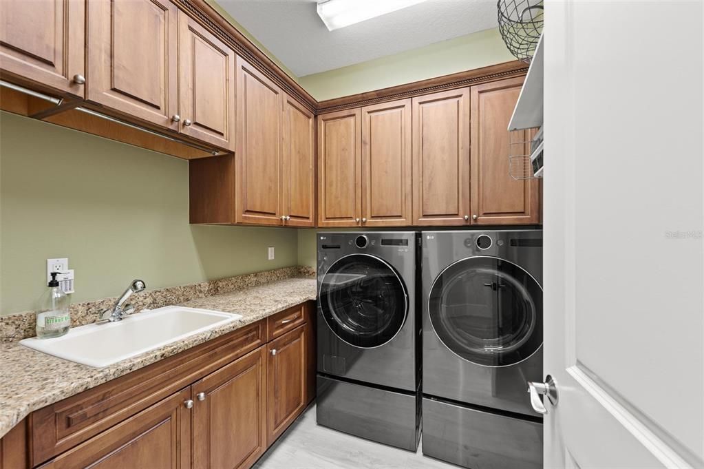 Active With Contract: $2,550,000 (3 beds, 3 baths, 3640 Square Feet)