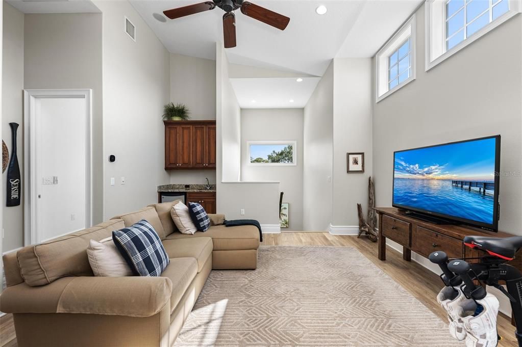 Active With Contract: $2,550,000 (3 beds, 3 baths, 3640 Square Feet)