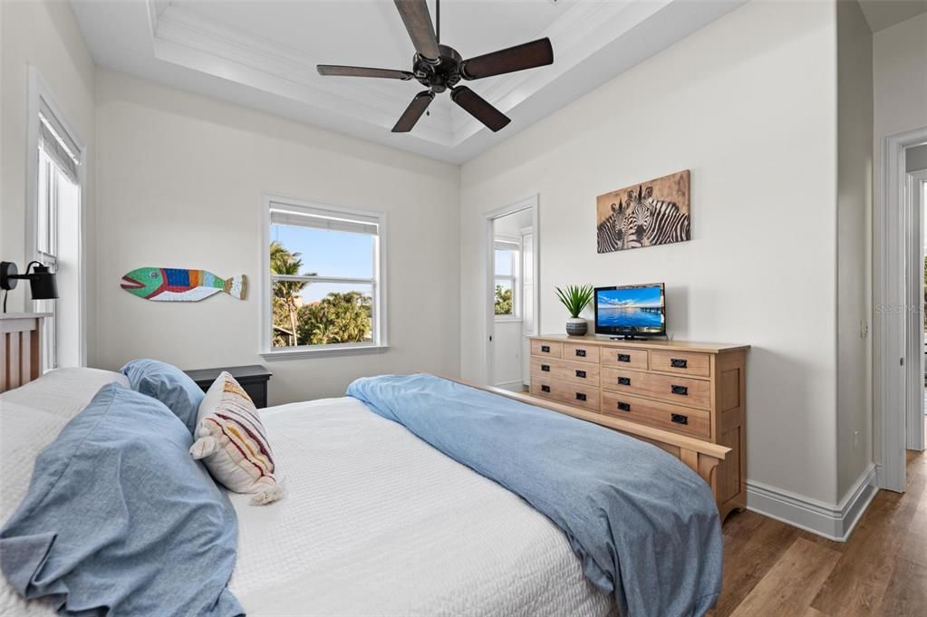 Active With Contract: $2,550,000 (3 beds, 3 baths, 3640 Square Feet)