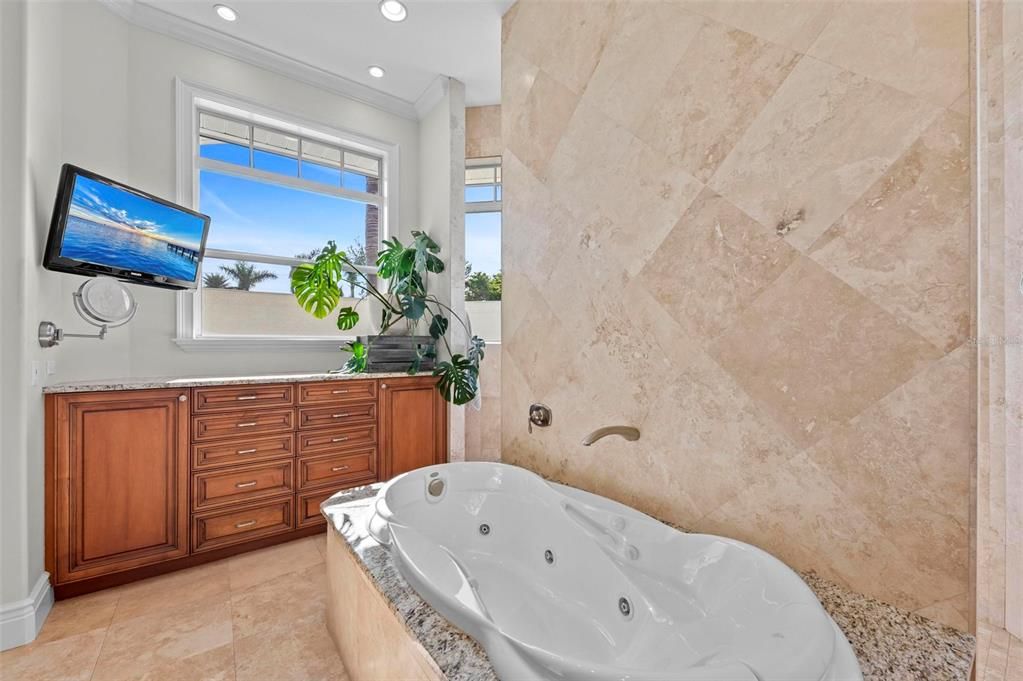 Active With Contract: $2,550,000 (3 beds, 3 baths, 3640 Square Feet)