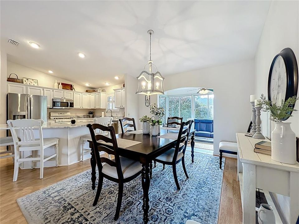 合同活跃: $339,000 (3 贝兹, 2 浴室, 1392 平方英尺)