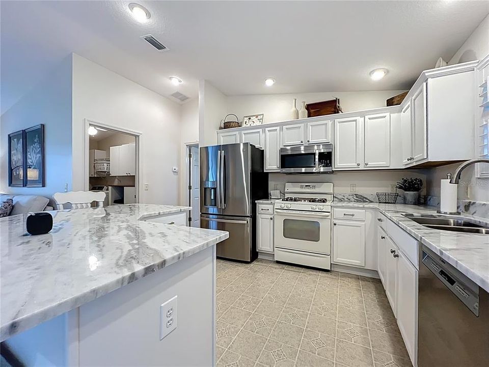 合同活跃: $339,000 (3 贝兹, 2 浴室, 1392 平方英尺)