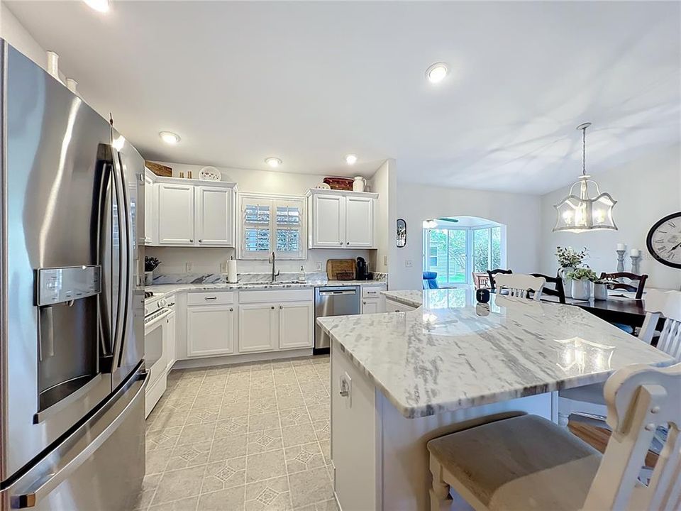 合同活跃: $339,000 (3 贝兹, 2 浴室, 1392 平方英尺)