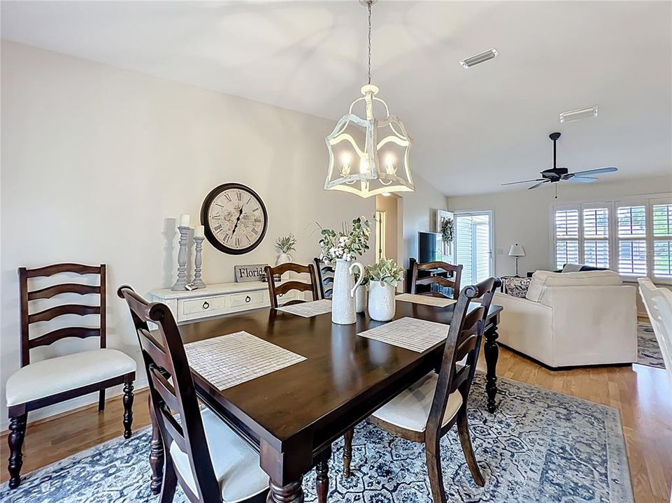 合同活跃: $339,000 (3 贝兹, 2 浴室, 1392 平方英尺)