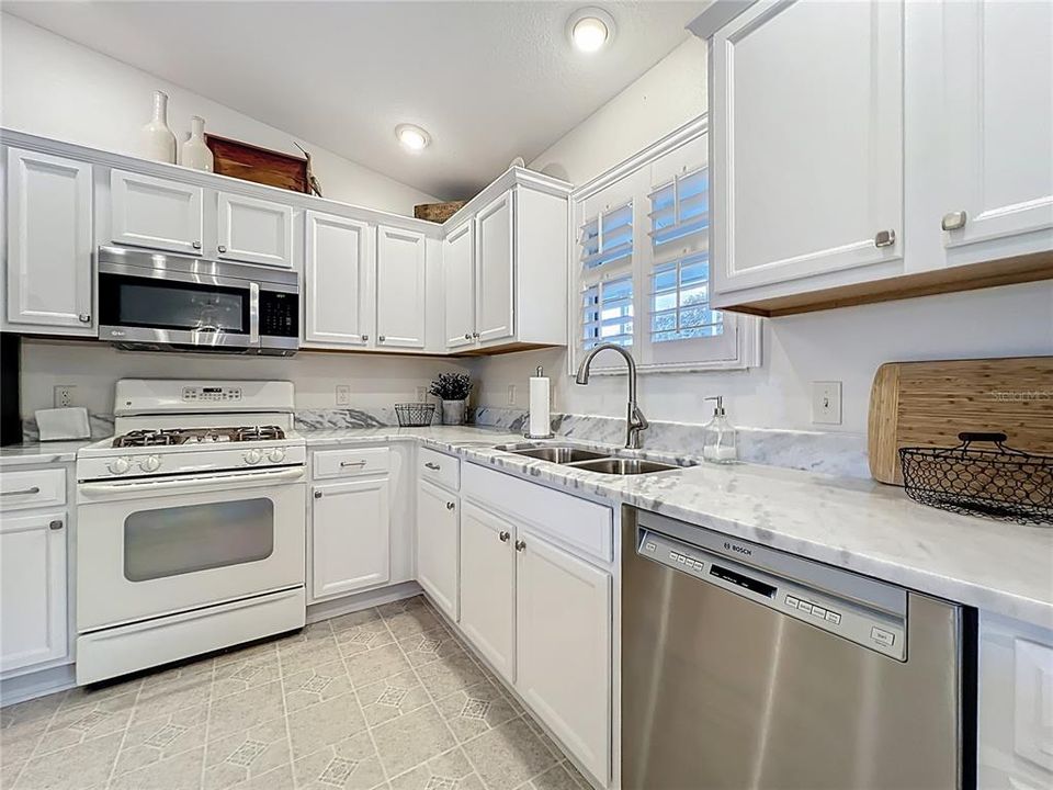 合同活跃: $339,000 (3 贝兹, 2 浴室, 1392 平方英尺)