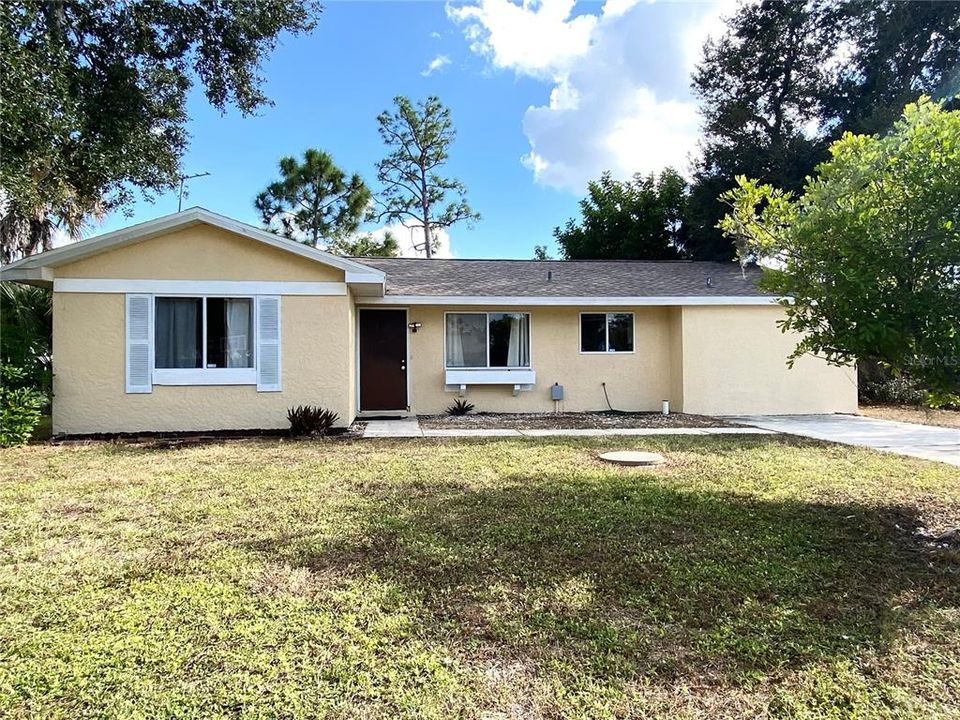 Active With Contract: $169,900 (2 beds, 2 baths, 992 Square Feet)