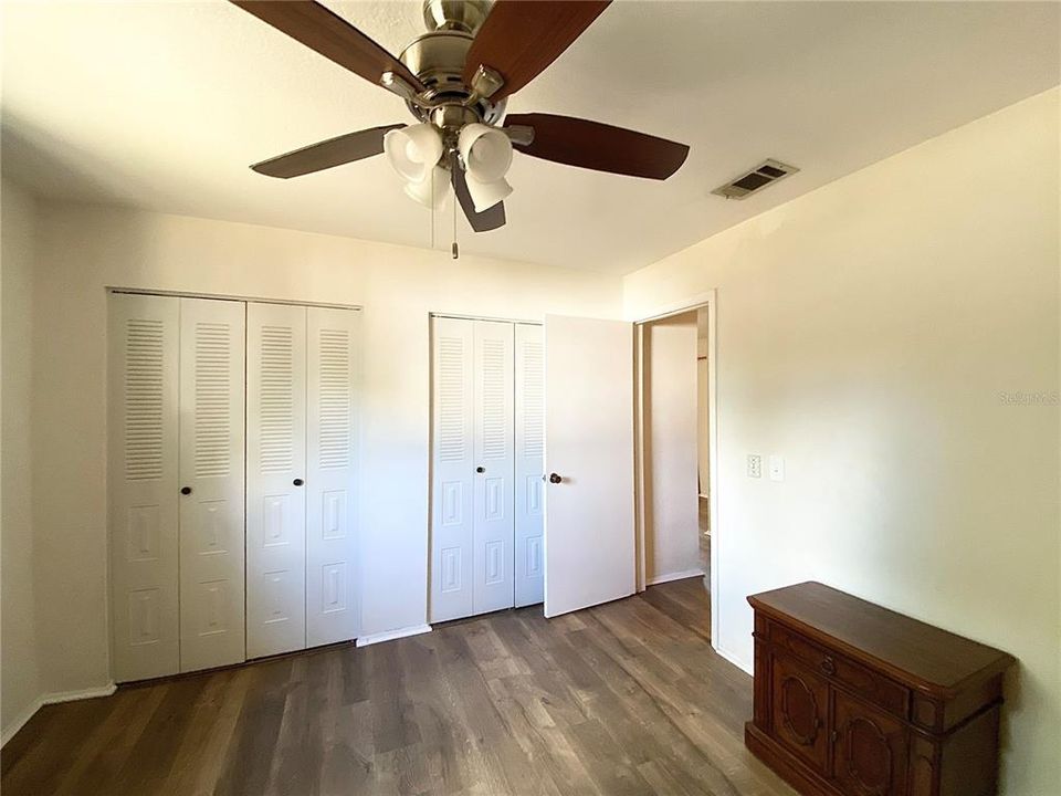 Active With Contract: $169,900 (2 beds, 2 baths, 992 Square Feet)