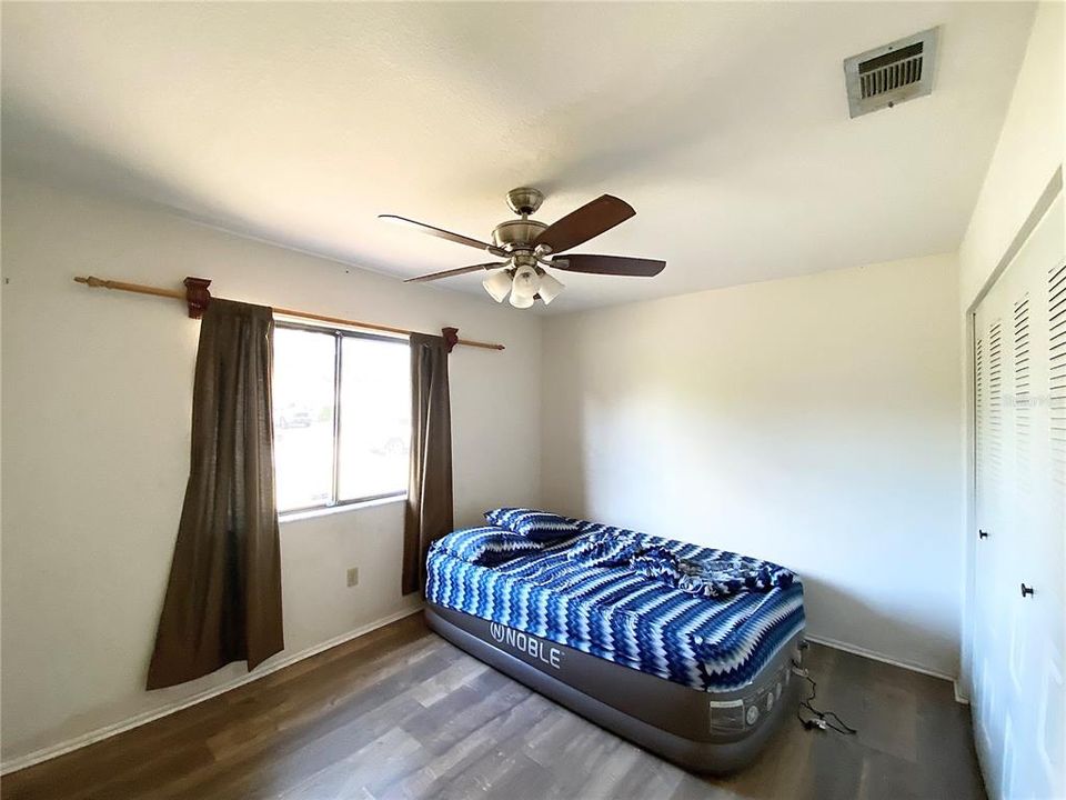 Active With Contract: $169,900 (2 beds, 2 baths, 992 Square Feet)