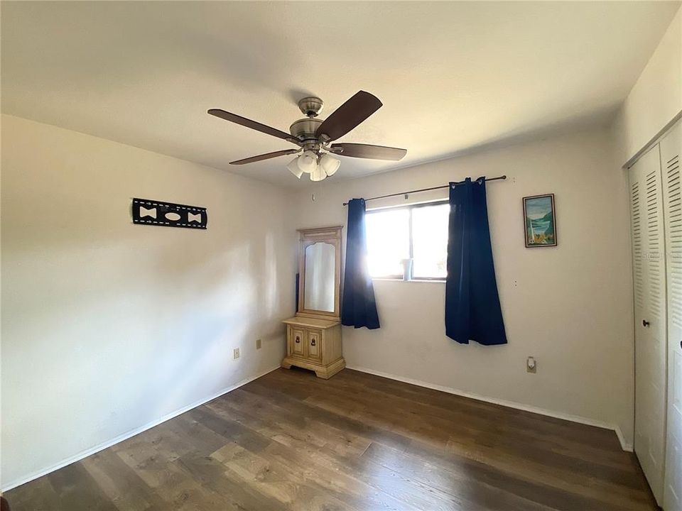 Active With Contract: $169,900 (2 beds, 2 baths, 992 Square Feet)