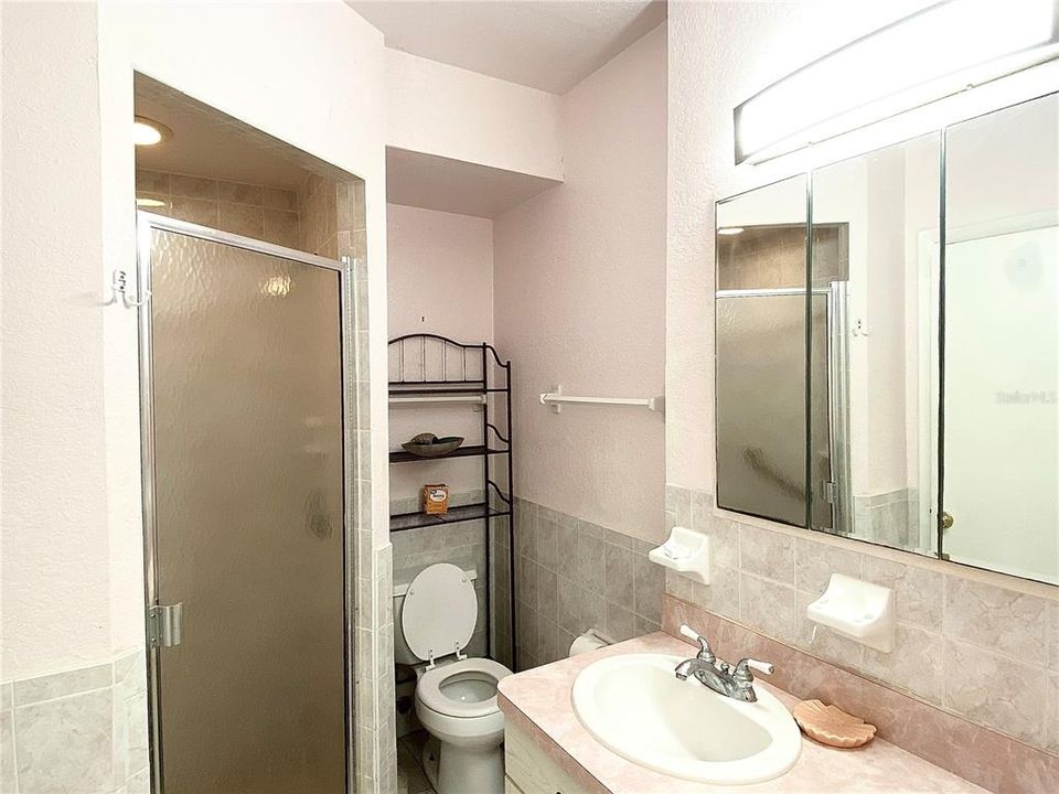 Active With Contract: $169,900 (2 beds, 2 baths, 992 Square Feet)