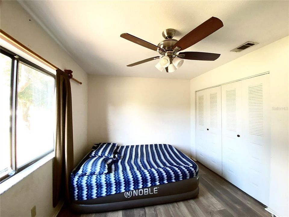 Active With Contract: $169,900 (2 beds, 2 baths, 992 Square Feet)