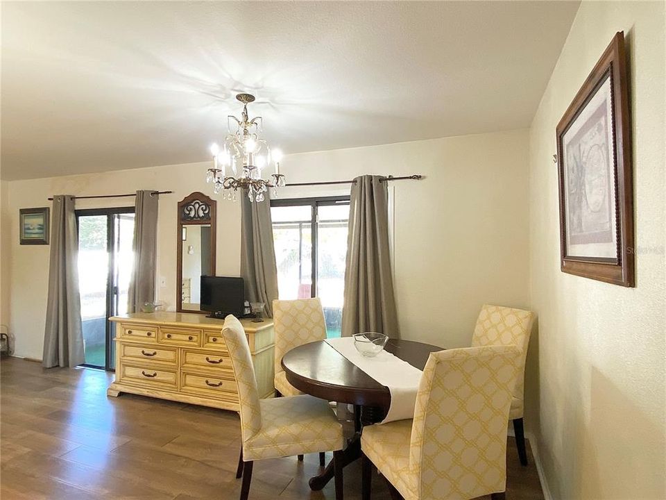 Active With Contract: $169,900 (2 beds, 2 baths, 992 Square Feet)