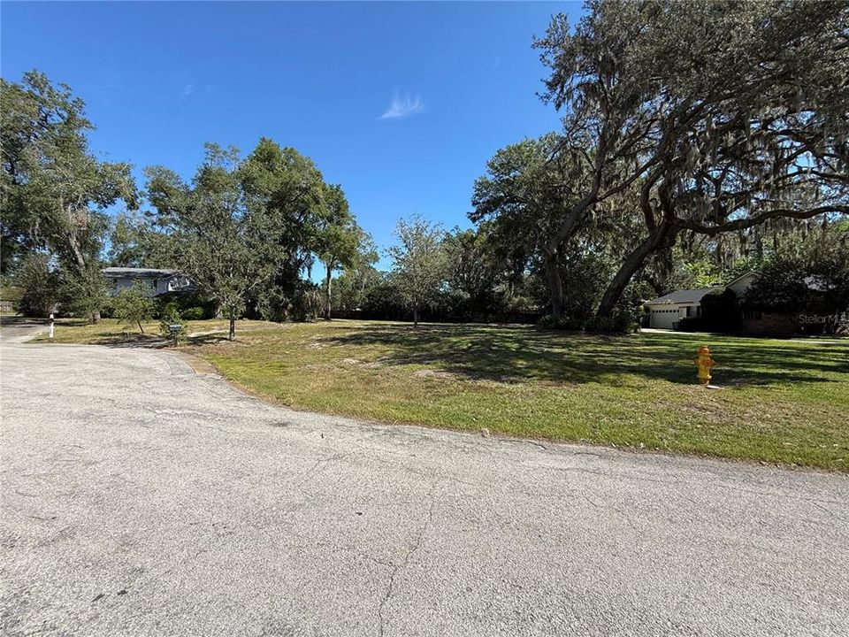 На продажу: $399,000 (0.48 acres)