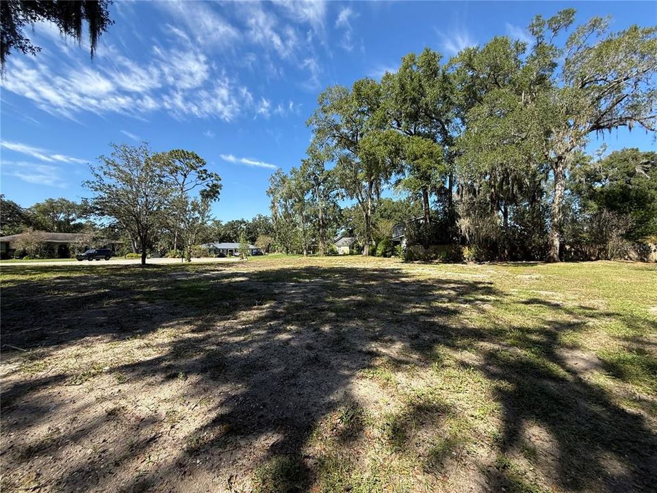 На продажу: $399,000 (0.48 acres)