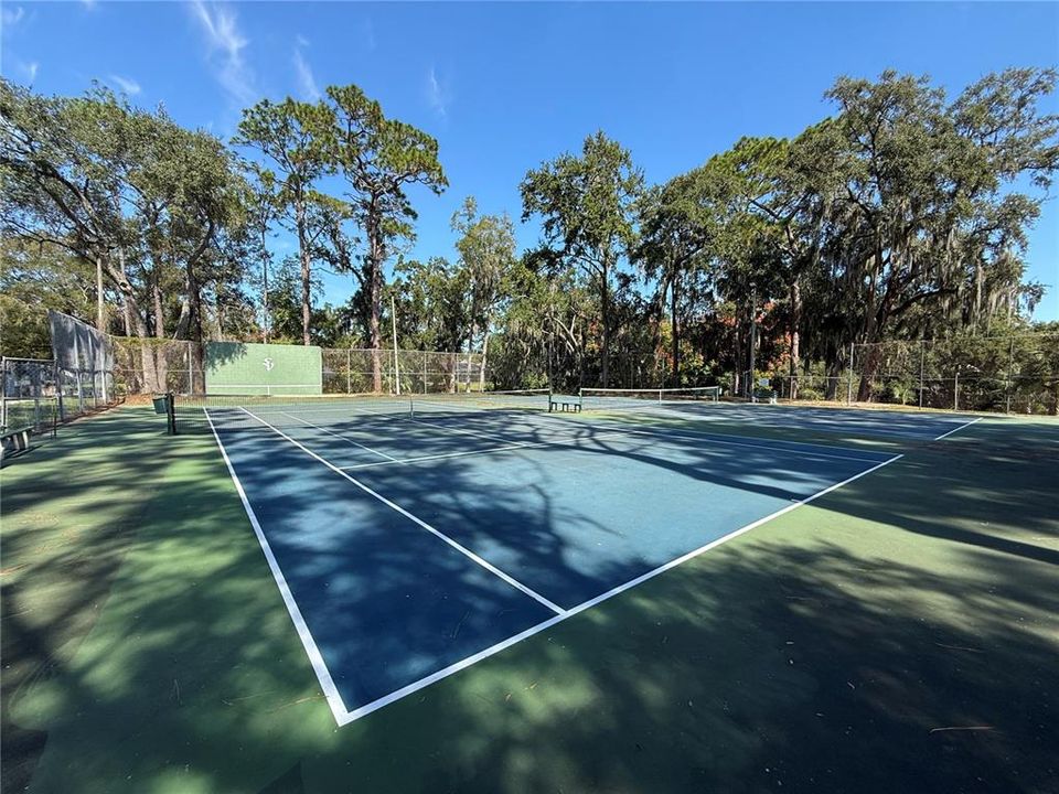 На продажу: $399,000 (0.48 acres)