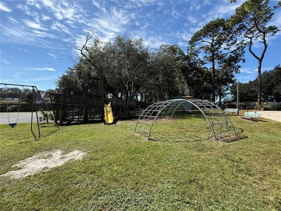 На продажу: $399,000 (0.48 acres)