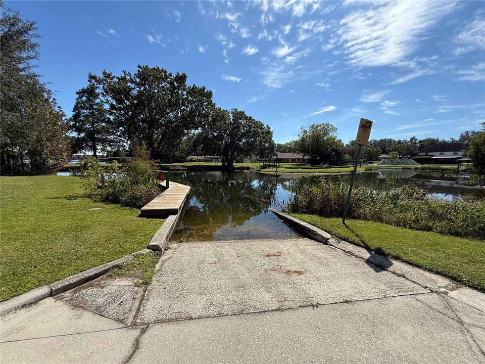 На продажу: $399,000 (0.48 acres)