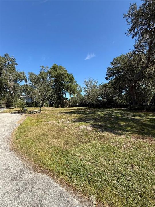 На продажу: $399,000 (0.48 acres)