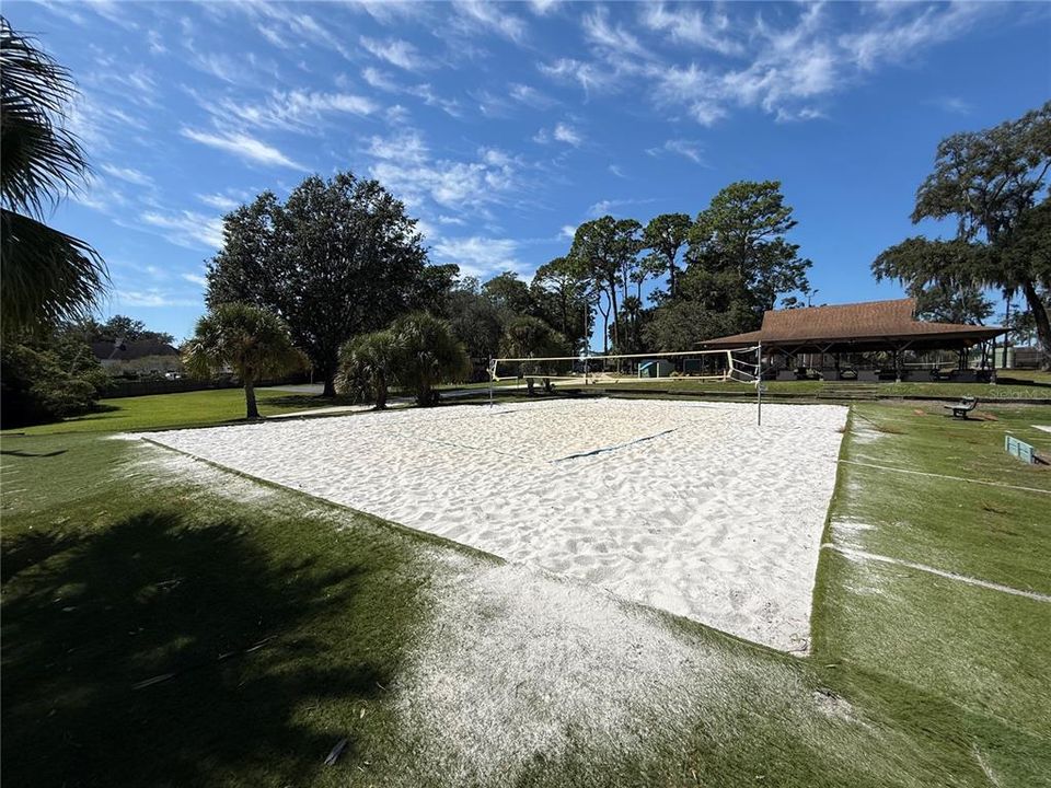 На продажу: $399,000 (0.48 acres)