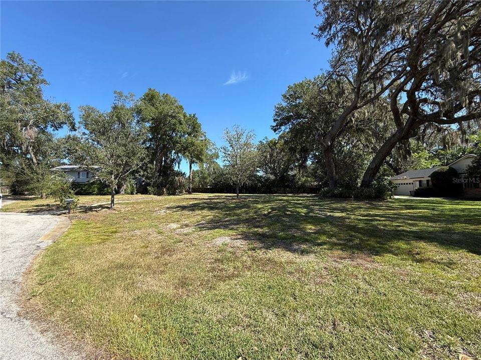 На продажу: $399,000 (0.48 acres)