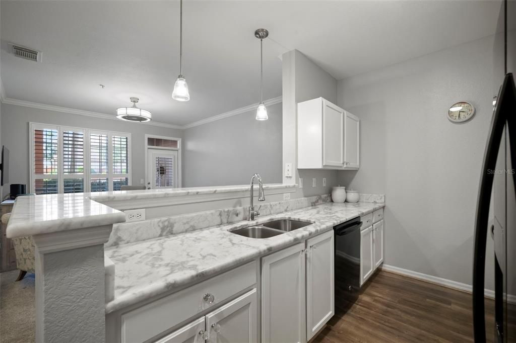 For Sale: $239,900 (1 beds, 1 baths, 780 Square Feet)