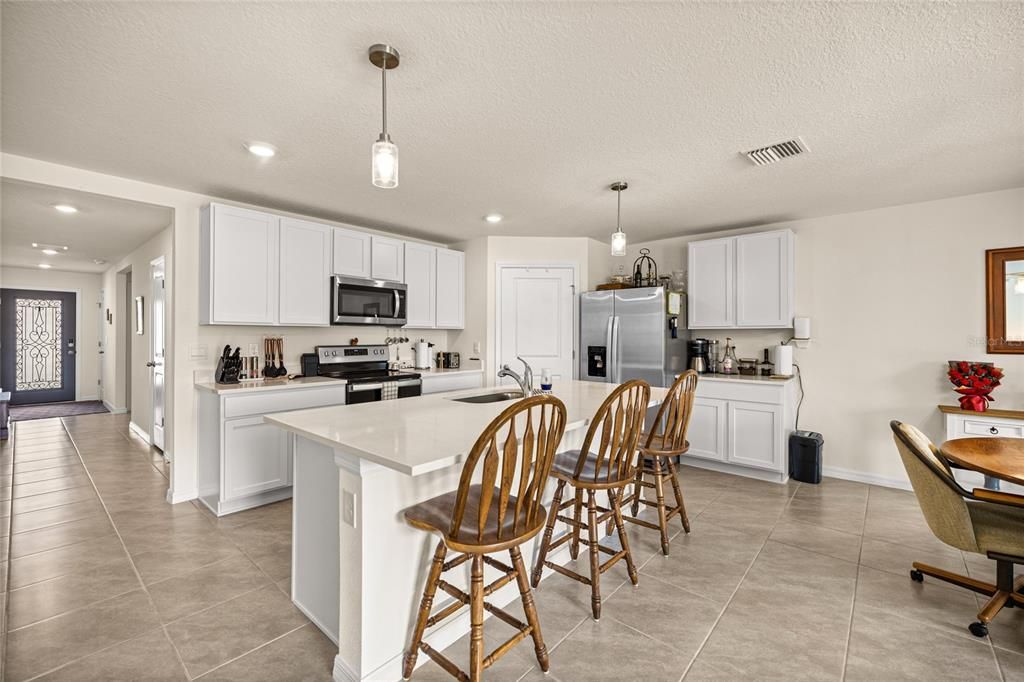 待售: $305,000 (4 贝兹, 2 浴室, 1827 平方英尺)