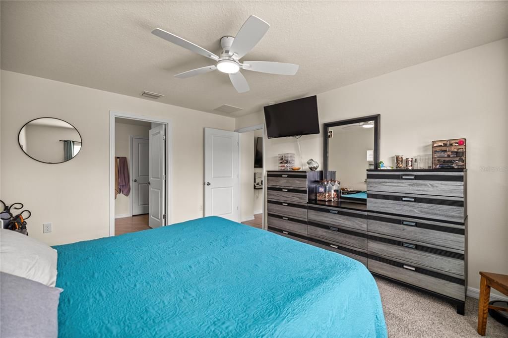 待售: $305,000 (4 贝兹, 2 浴室, 1827 平方英尺)