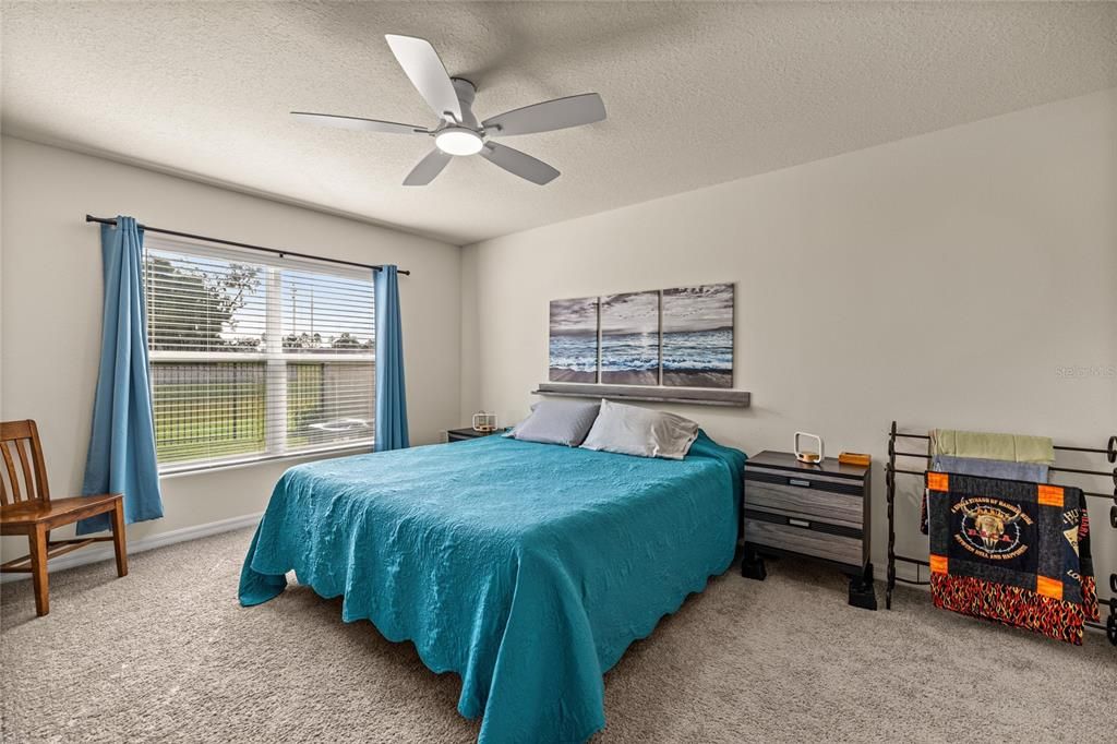 待售: $305,000 (4 贝兹, 2 浴室, 1827 平方英尺)