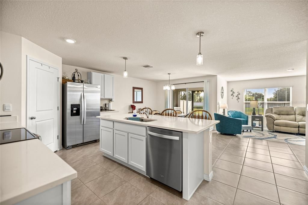 待售: $305,000 (4 贝兹, 2 浴室, 1827 平方英尺)