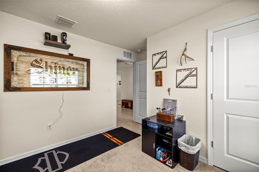 待售: $305,000 (4 贝兹, 2 浴室, 1827 平方英尺)