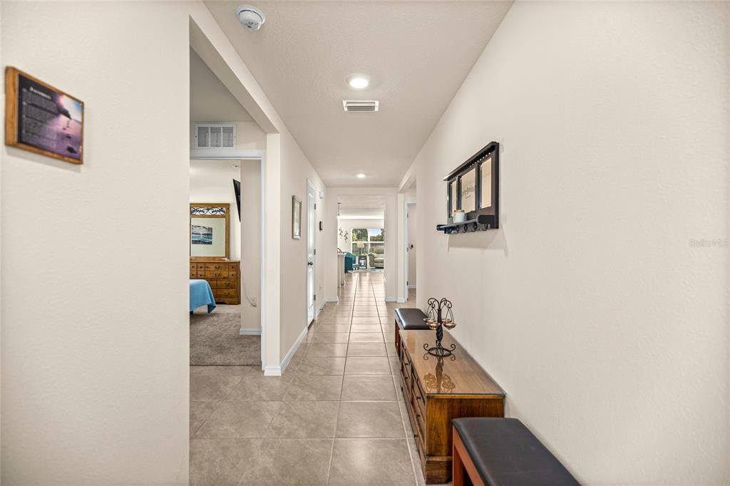 待售: $305,000 (4 贝兹, 2 浴室, 1827 平方英尺)