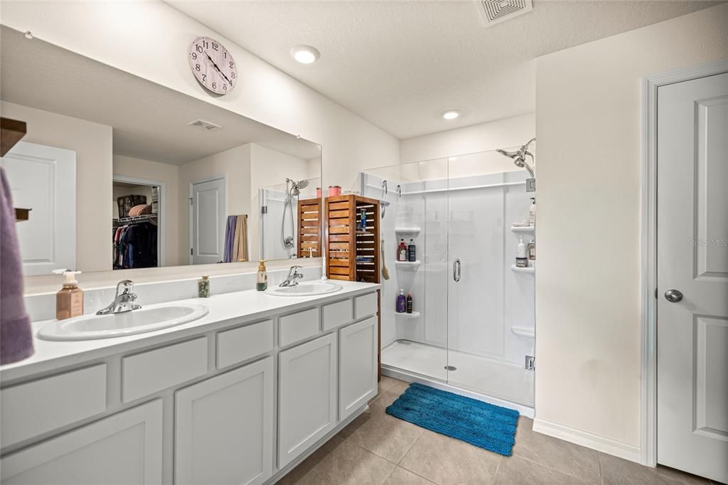 待售: $305,000 (4 贝兹, 2 浴室, 1827 平方英尺)