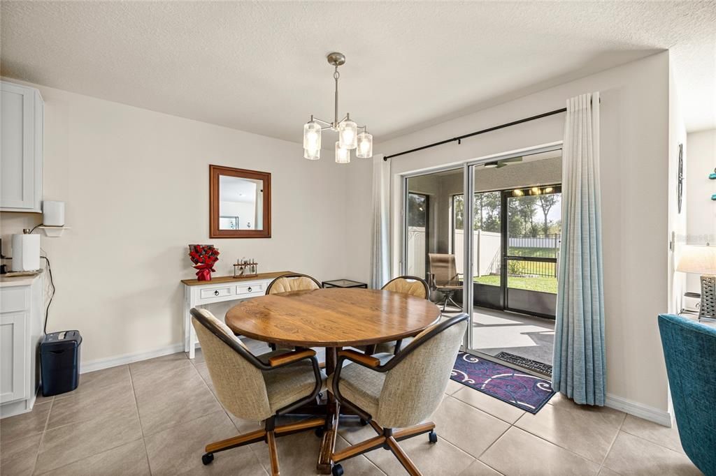 待售: $305,000 (4 贝兹, 2 浴室, 1827 平方英尺)