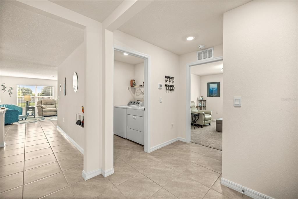 待售: $305,000 (4 贝兹, 2 浴室, 1827 平方英尺)