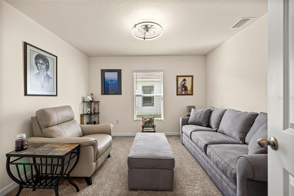 待售: $305,000 (4 贝兹, 2 浴室, 1827 平方英尺)