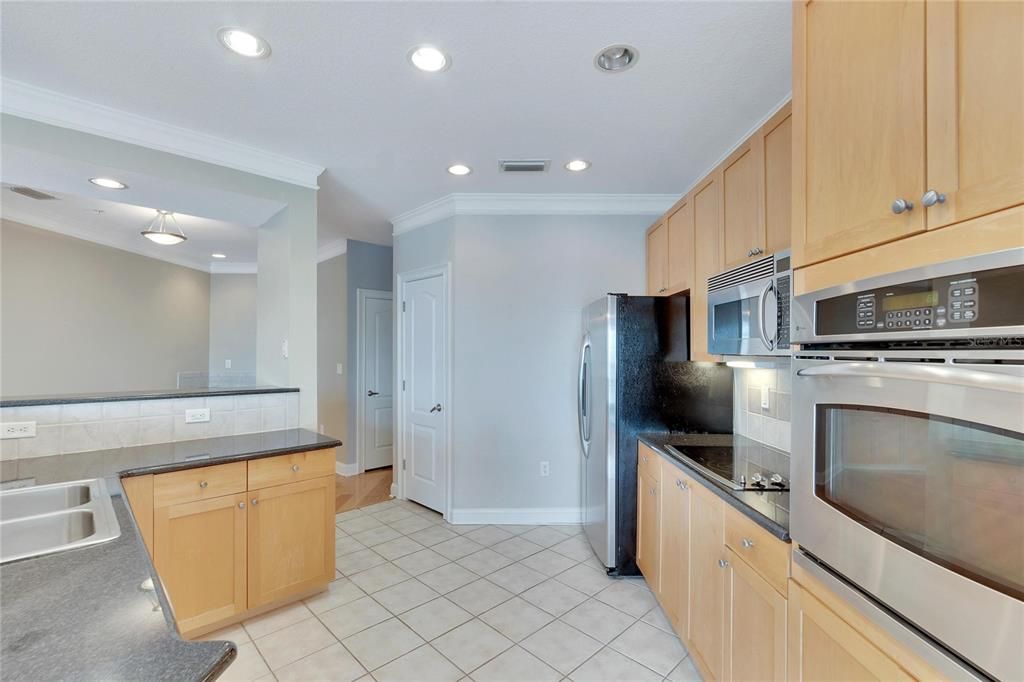 В аренду: $3,400 (3 спален, 3 ванн, 2488 Квадратных фут)