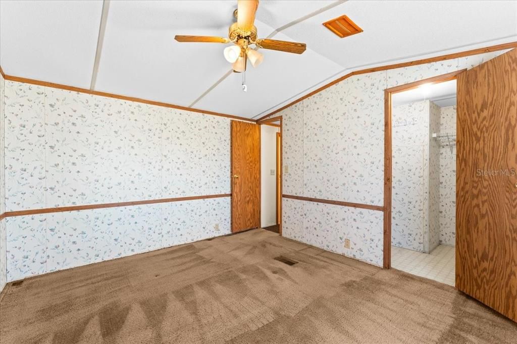 For Sale: $339,900 (2 beds, 2 baths, 924 Square Feet)