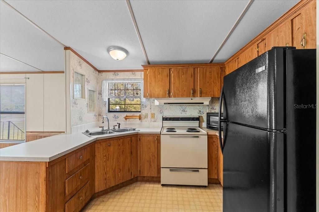 For Sale: $339,900 (2 beds, 2 baths, 924 Square Feet)