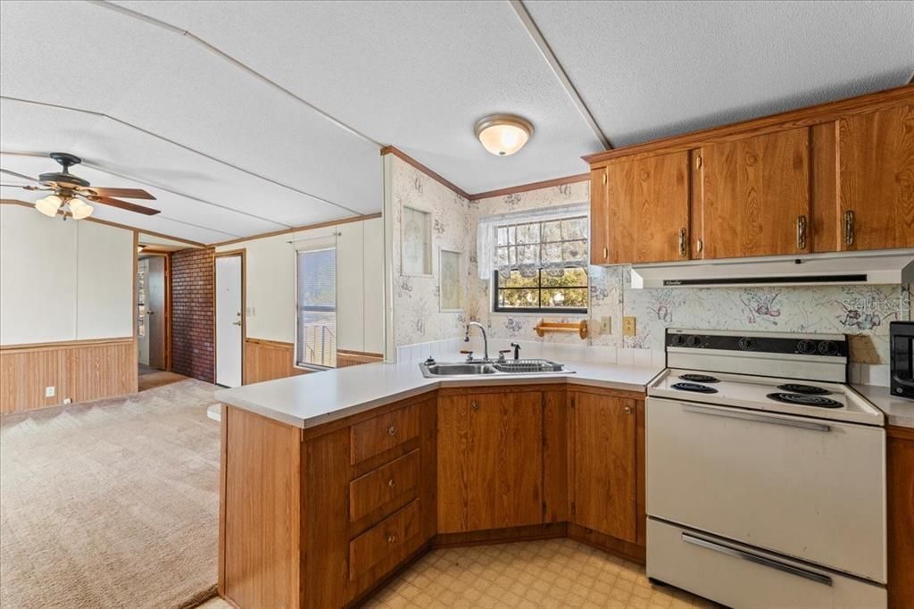 For Sale: $339,900 (2 beds, 2 baths, 924 Square Feet)