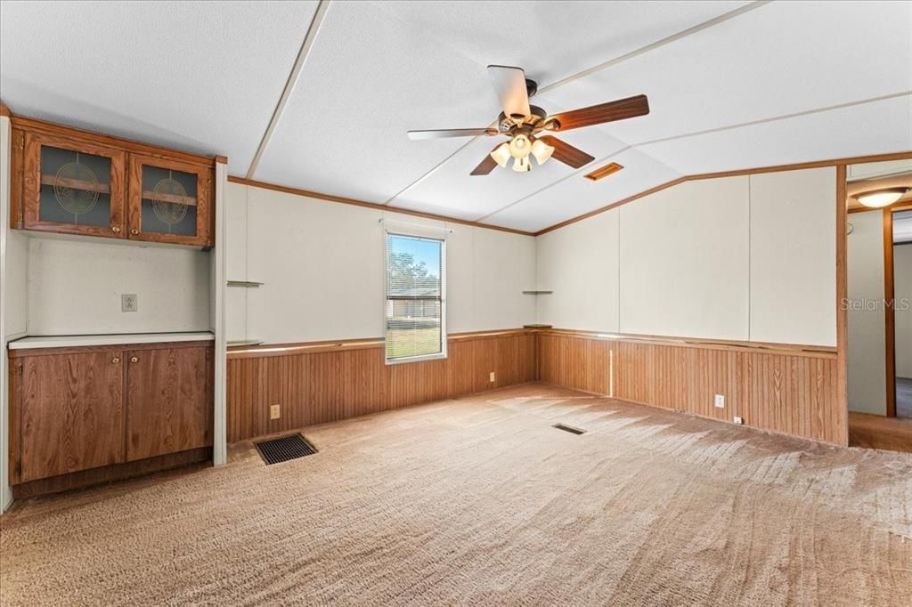 For Sale: $339,900 (2 beds, 2 baths, 924 Square Feet)