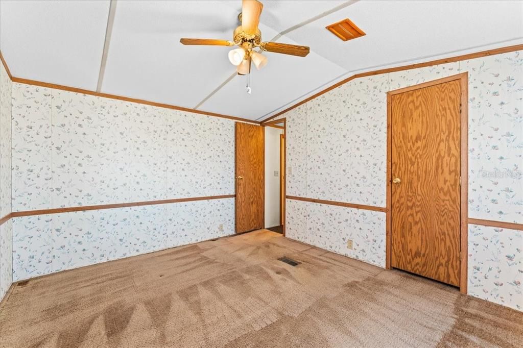 For Sale: $339,900 (2 beds, 2 baths, 924 Square Feet)