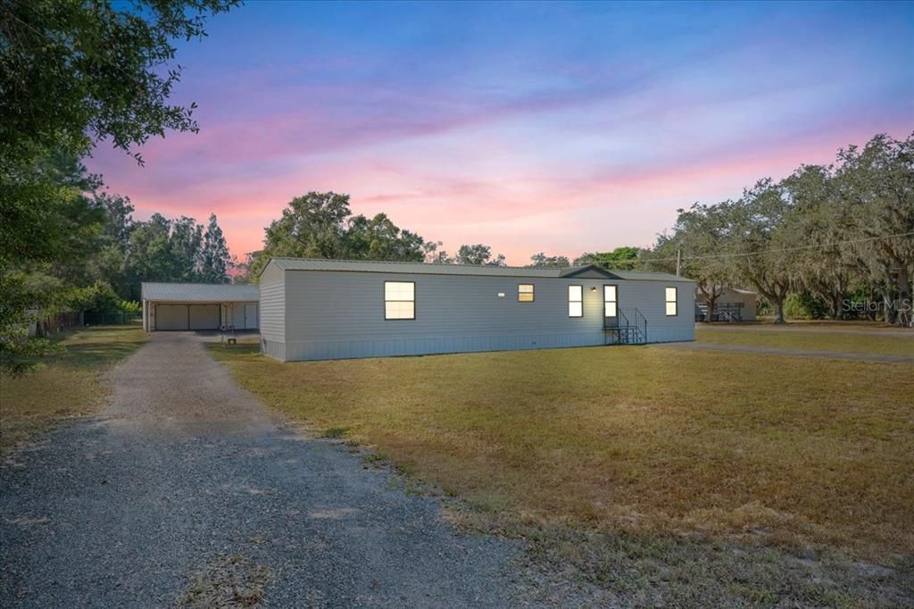 For Sale: $339,900 (2 beds, 2 baths, 924 Square Feet)