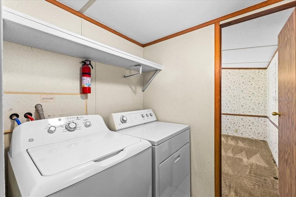 For Sale: $339,900 (2 beds, 2 baths, 924 Square Feet)