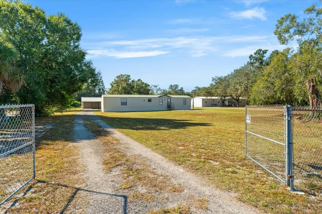 For Sale: $339,900 (2 beds, 2 baths, 924 Square Feet)