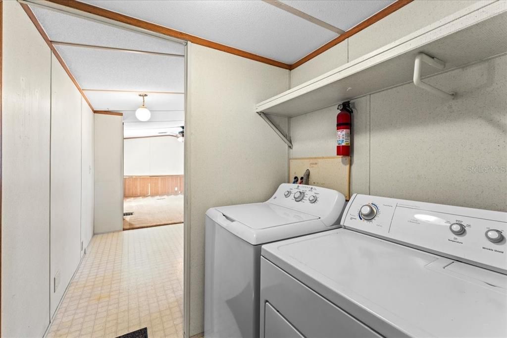 For Sale: $339,900 (2 beds, 2 baths, 924 Square Feet)