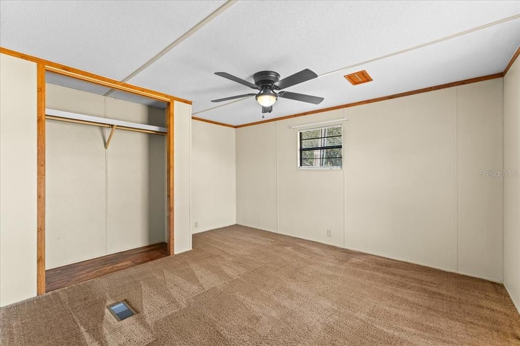 For Sale: $339,900 (2 beds, 2 baths, 924 Square Feet)