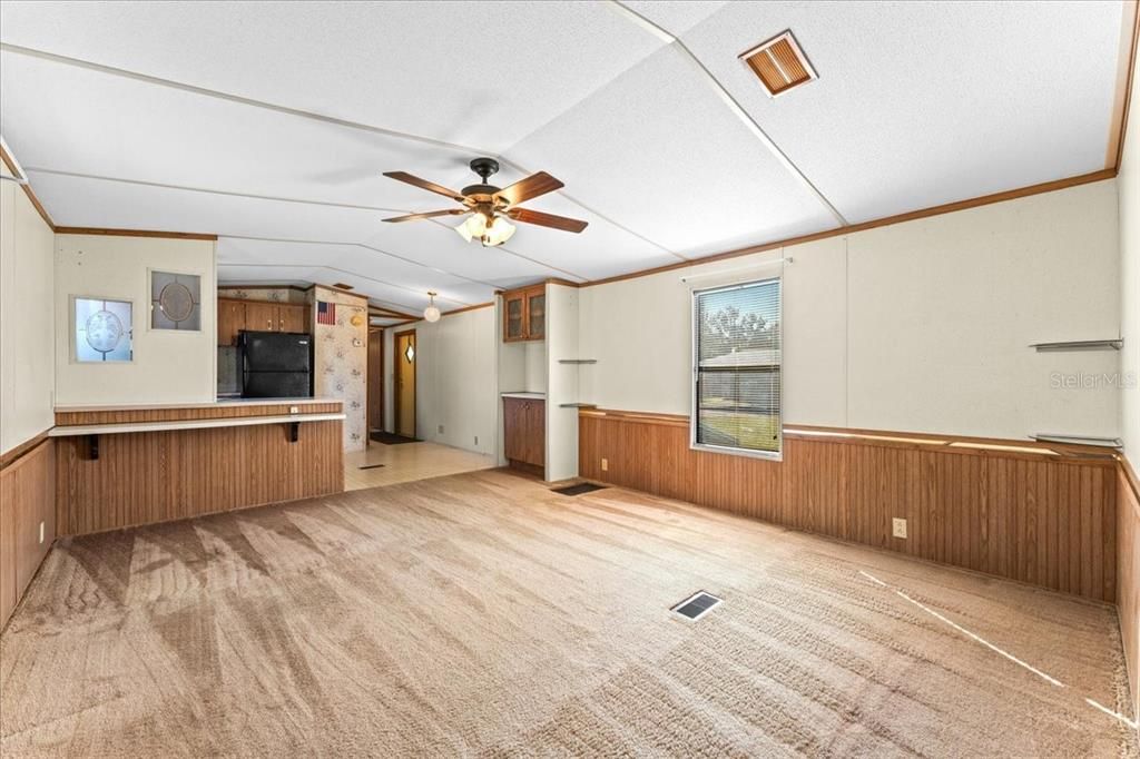 For Sale: $339,900 (2 beds, 2 baths, 924 Square Feet)