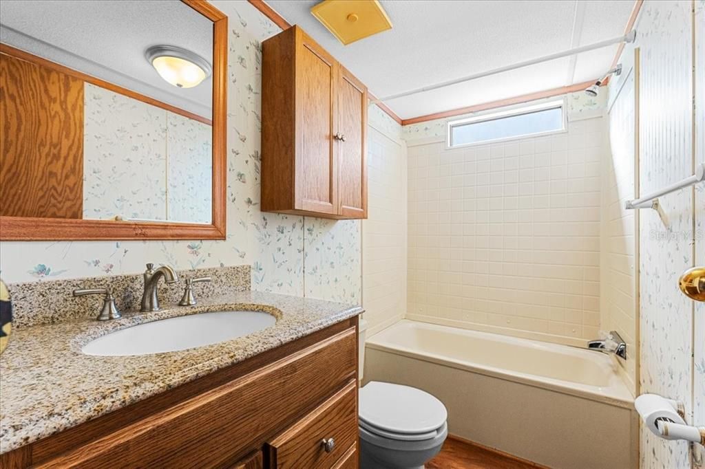 For Sale: $339,900 (2 beds, 2 baths, 924 Square Feet)