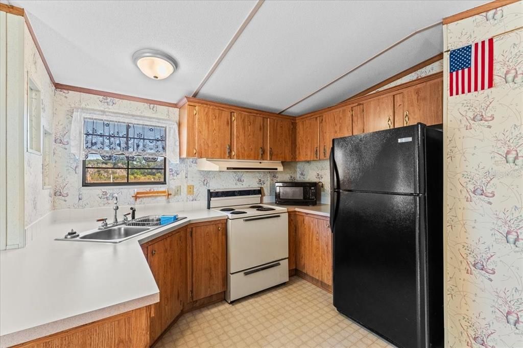 For Sale: $339,900 (2 beds, 2 baths, 924 Square Feet)