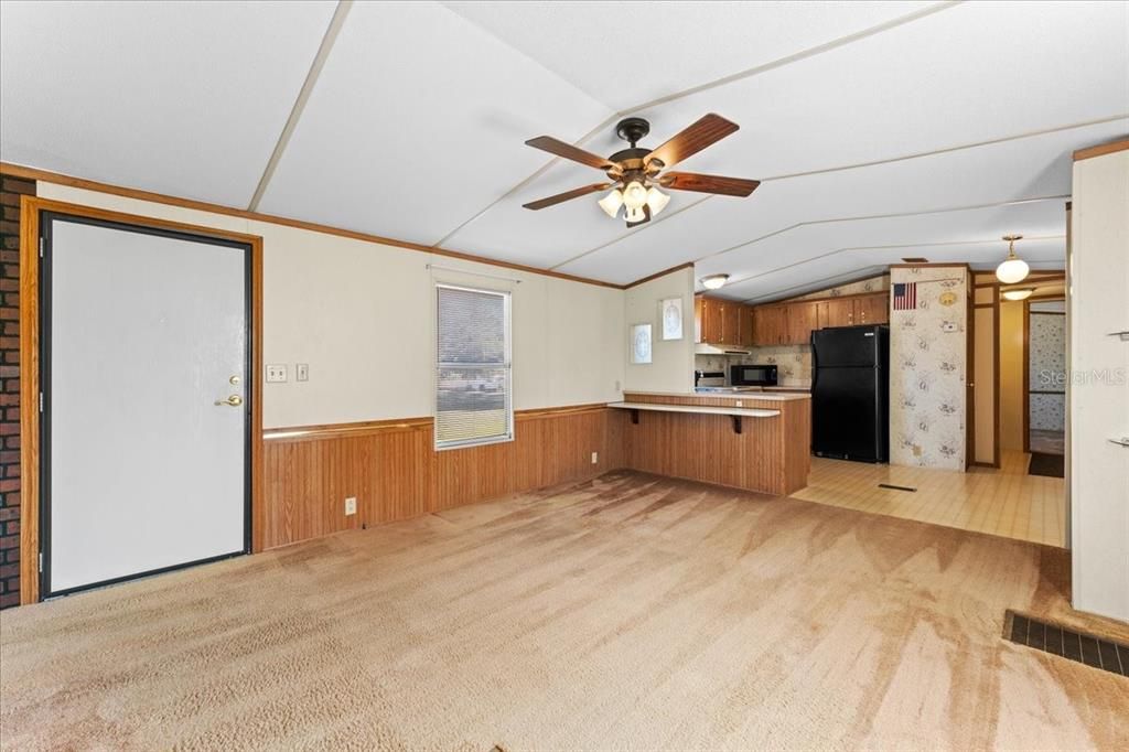 For Sale: $339,900 (2 beds, 2 baths, 924 Square Feet)